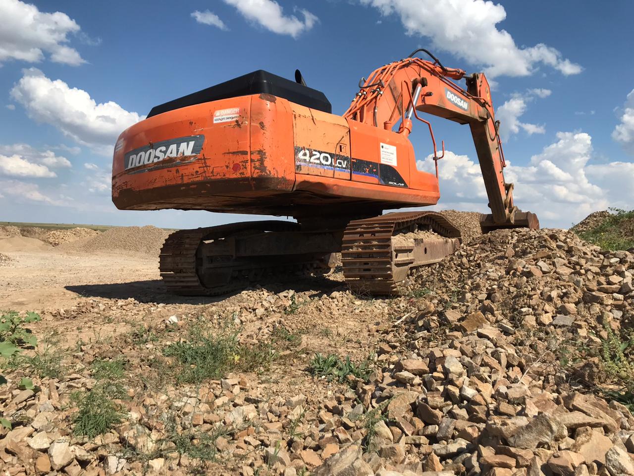 Арендовать гусеничный экскаватор в Ростове